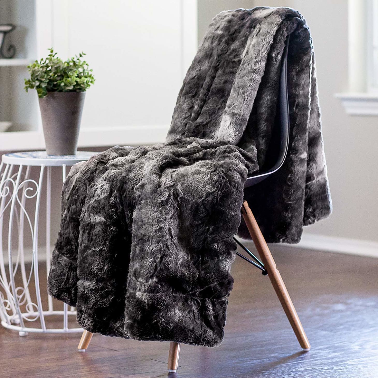 7 Best Faux Fur Throw Blankets 2019 Apartment Therapy